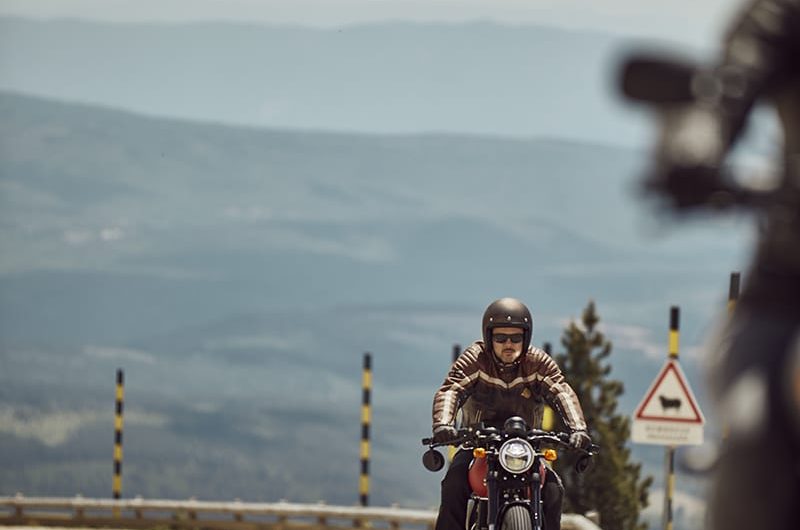 Archive Motorcycle AM-70 SP Visuel4